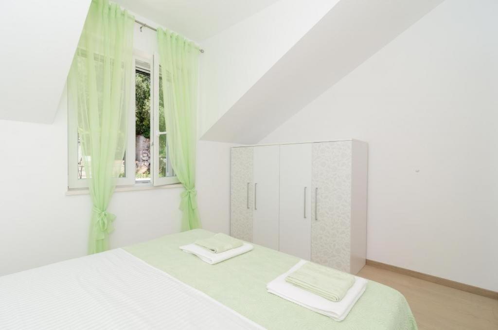 Apartments Marmo Млини Стая снимка
