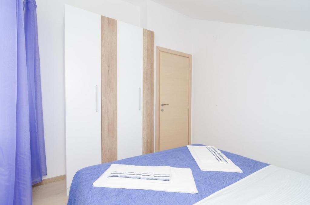 Apartments Marmo Млини Стая снимка