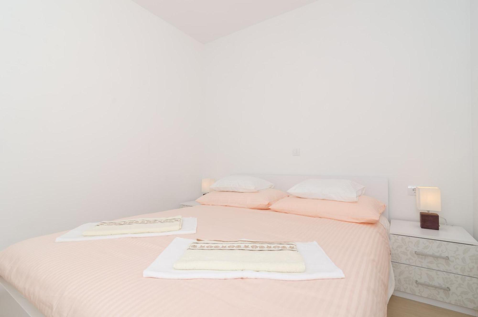 Apartments Marmo Млини Стая снимка