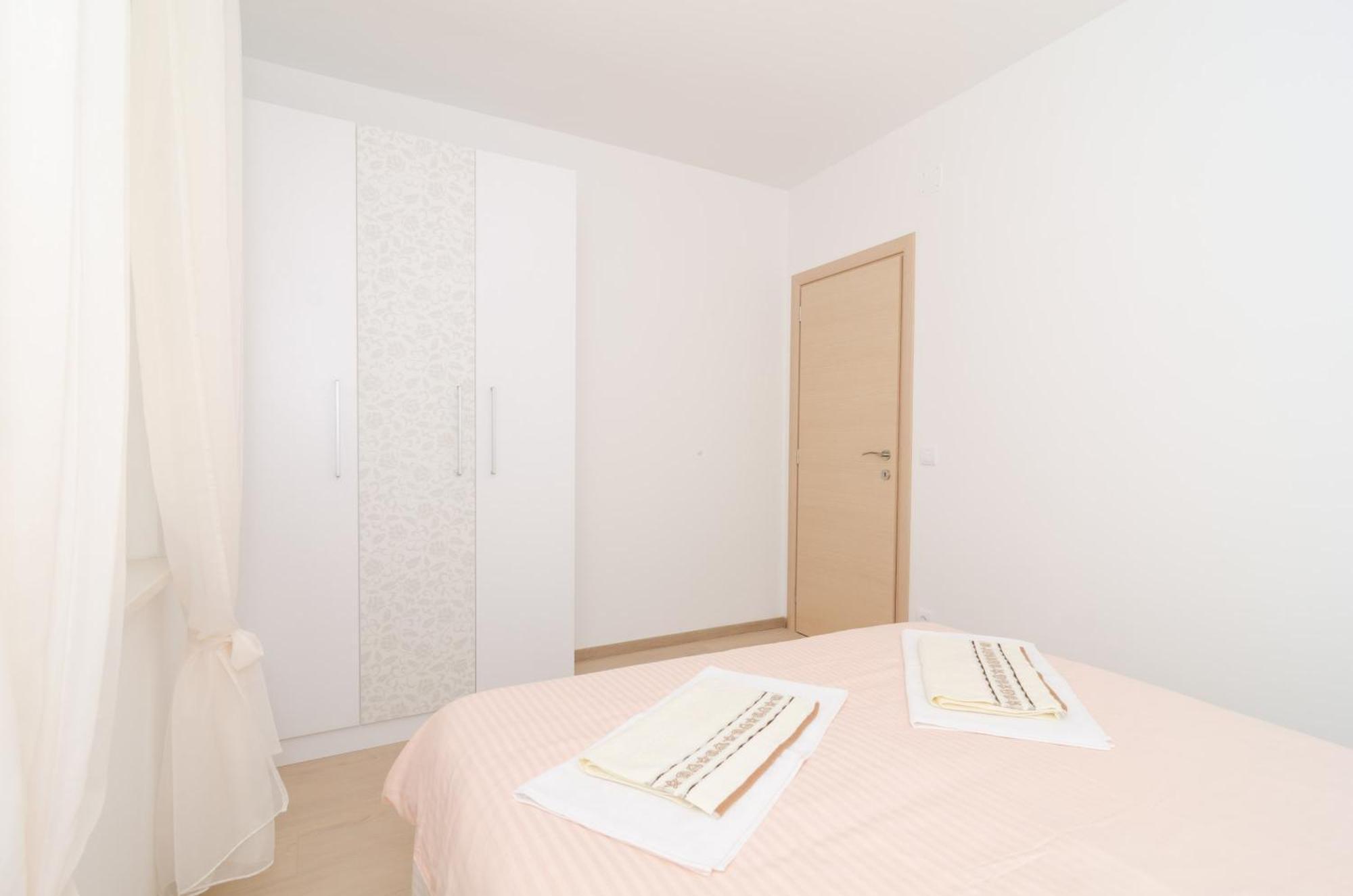 Apartments Marmo Млини Стая снимка