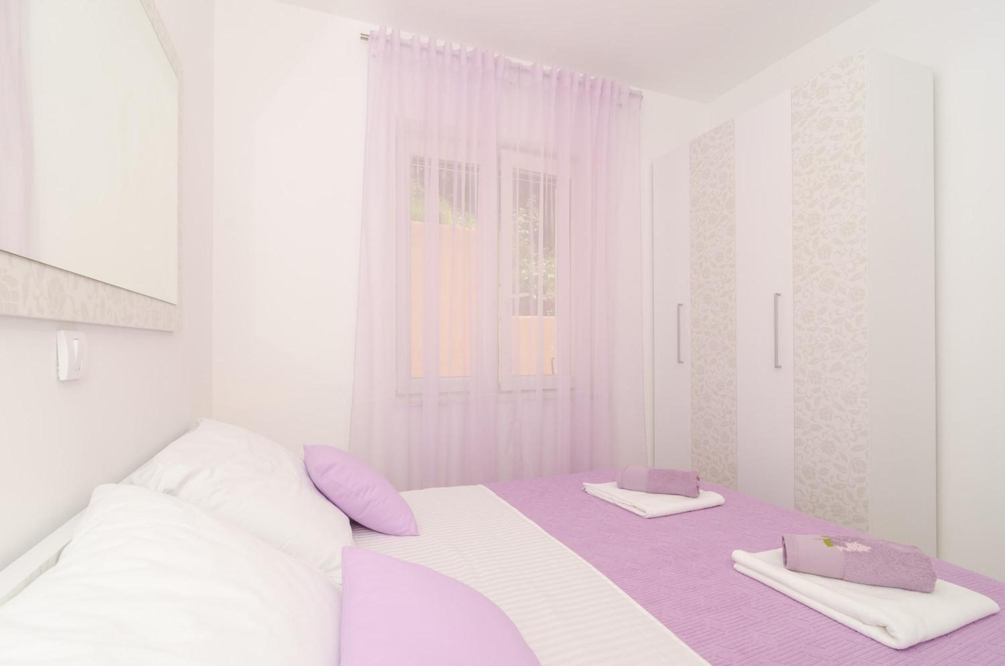 Apartments Marmo Млини Стая снимка