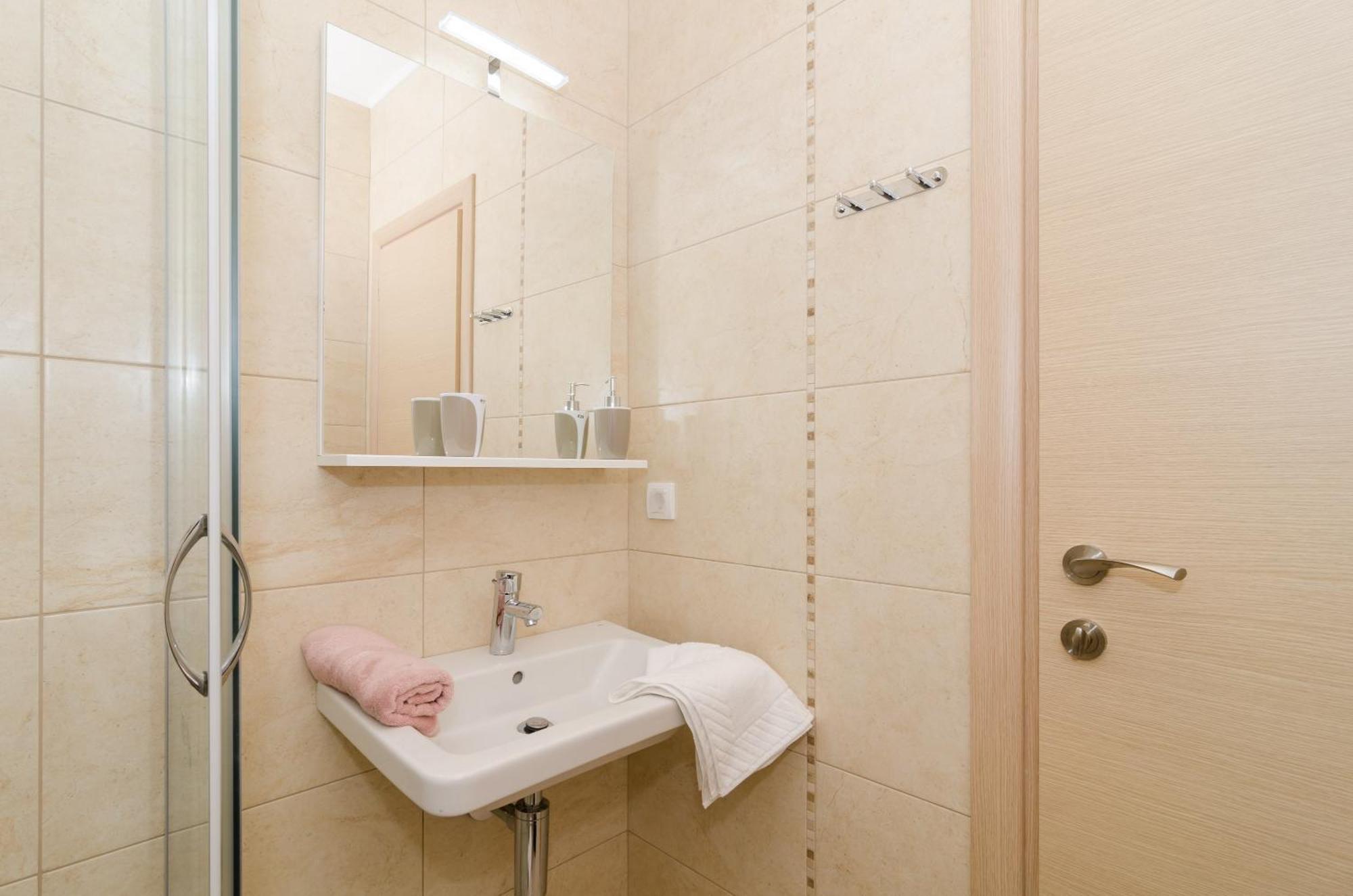 Apartments Marmo Млини Стая снимка